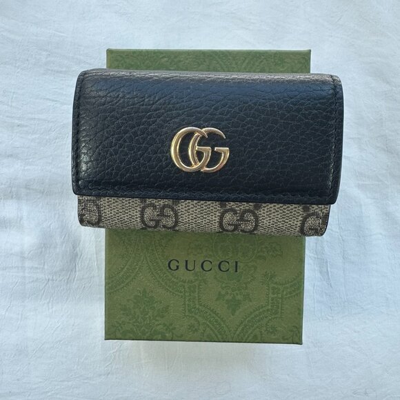 Gucci Marmont 6 Key Holder - Picture 9 of 9